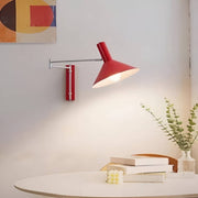 Wandleuchte mit Schwenkarm im Bauhaus-Stil