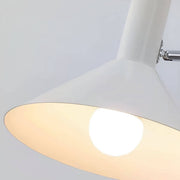 Wandleuchte mit Schwenkarm im Bauhaus-Stil