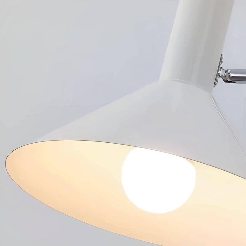 Wandleuchte mit Schwenkarm im Bauhaus-Stil