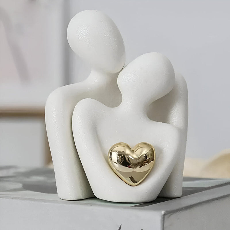 Stilisierte Paarfiguren aus Keramik mit glänzendem Herzdetail