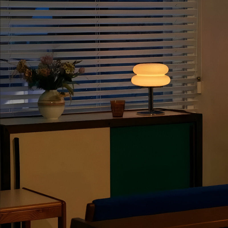 Tischlampe aus Glas mit zweiteiligem Schirm, Metallgestell und runder Basis
