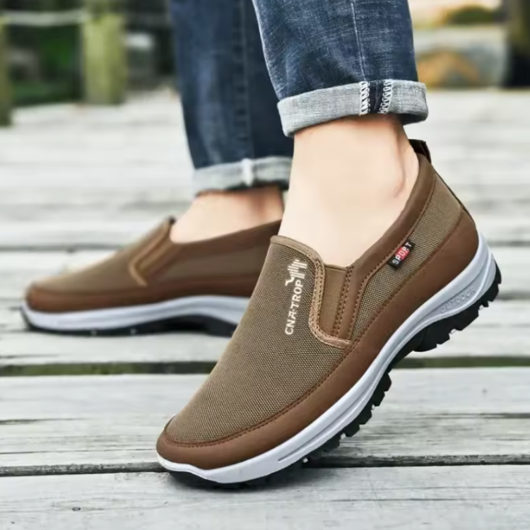 Stoßdämpfender Slip-on-Alltagsschuh mit Fußgewölbestütze und profilierter Laufsohle