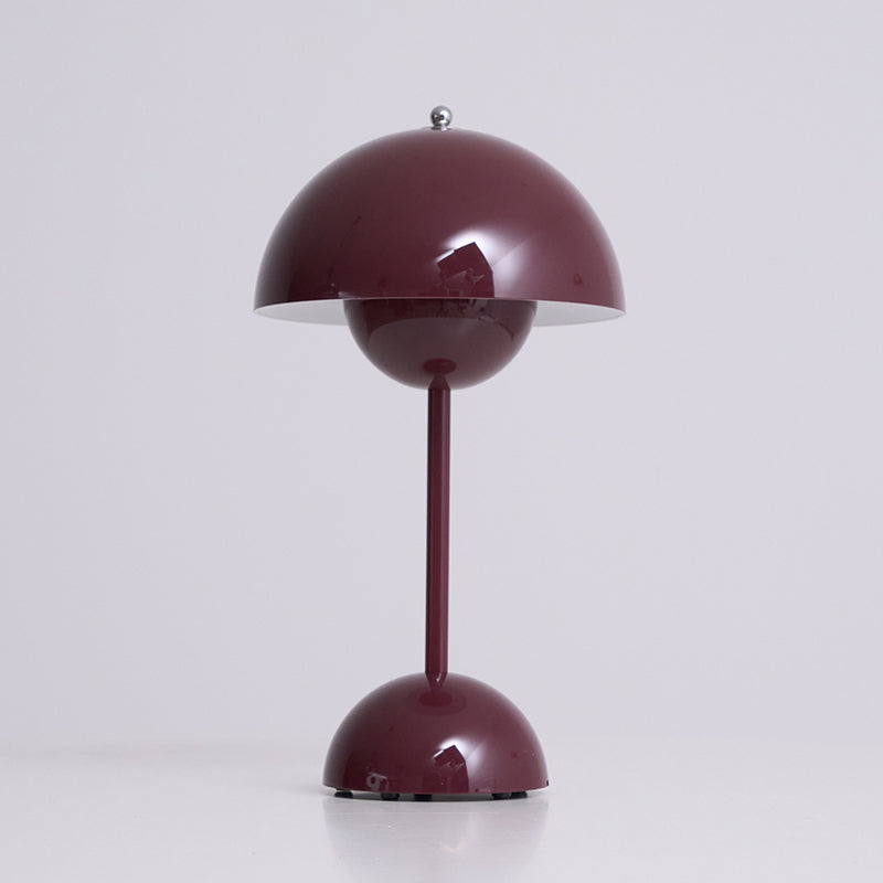 Tragbare Tischlampe mit zweiteiligem Kuppelschirm und halbrundem Fuß