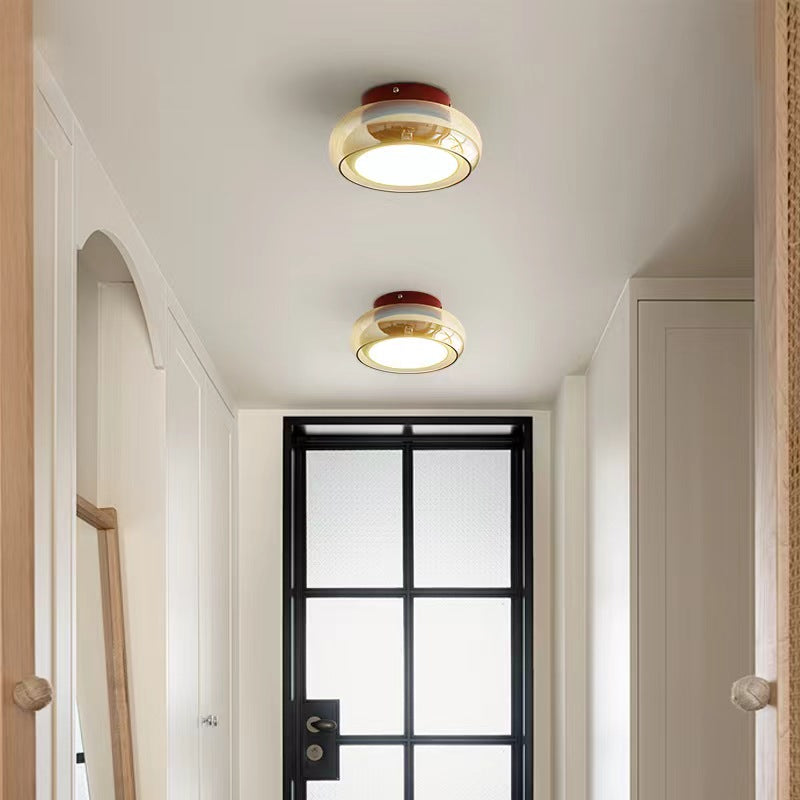 Kleine LED-Deckenleuchte im Bauhaus-Stil