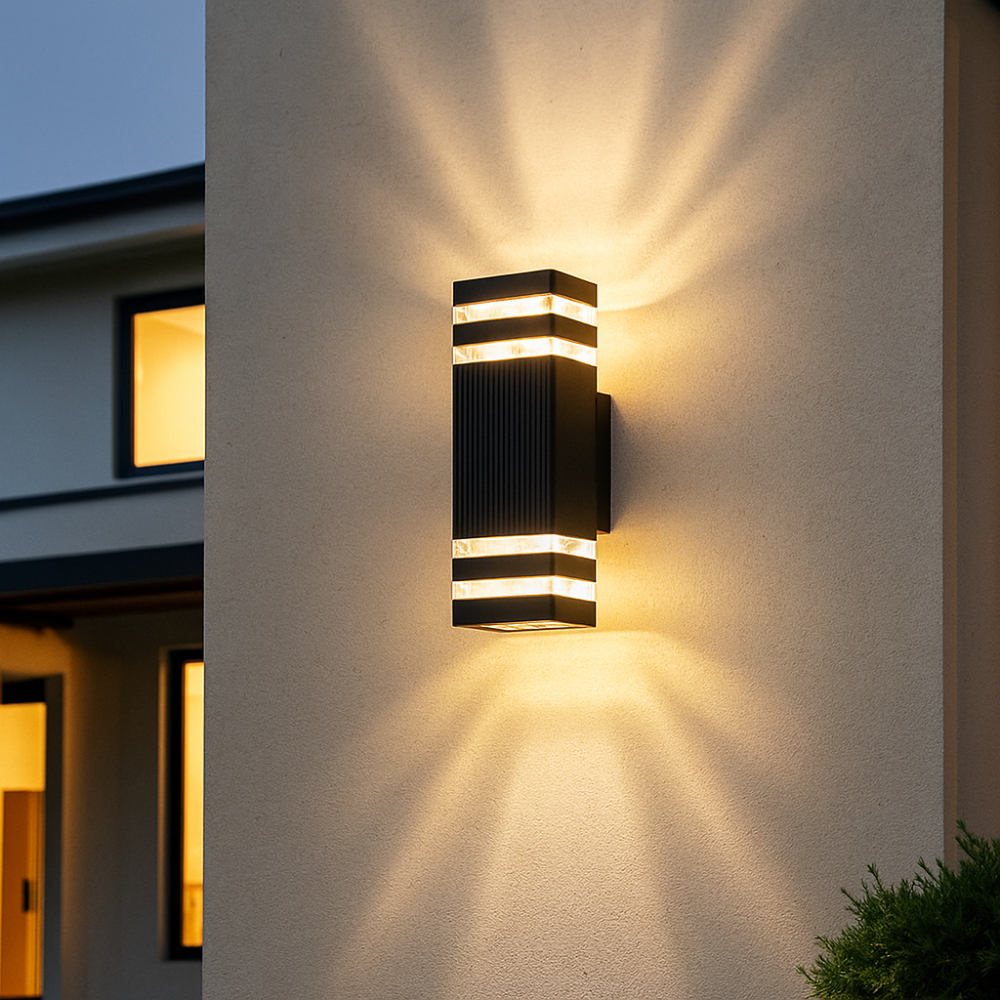 Moderne Außenwandleuchte mit Licht nach oben und unten