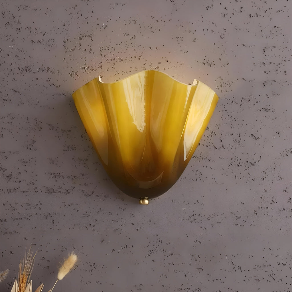 Retro-Wandleuchte aus farbigem Glas in Muschelform