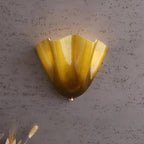 Retro-Wandleuchte aus farbigem Glas in Muschelform