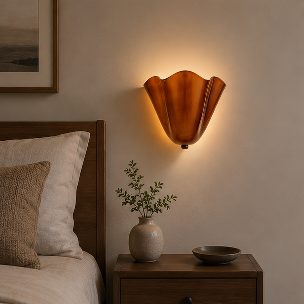 Retro-Wandleuchte aus farbigem Glas in Muschelform