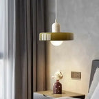 Bauhaus-Pendelleuchte mit Farbglas