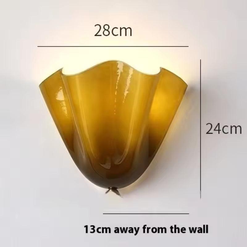 Retro-Wandleuchte aus farbigem Glas in Muschelform