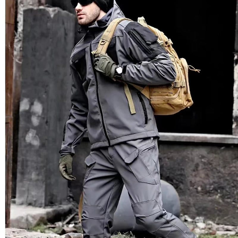 Zweiteiliges Outdoor-Cargotaschen-Set mit Kapuzenjacke und Cargohose