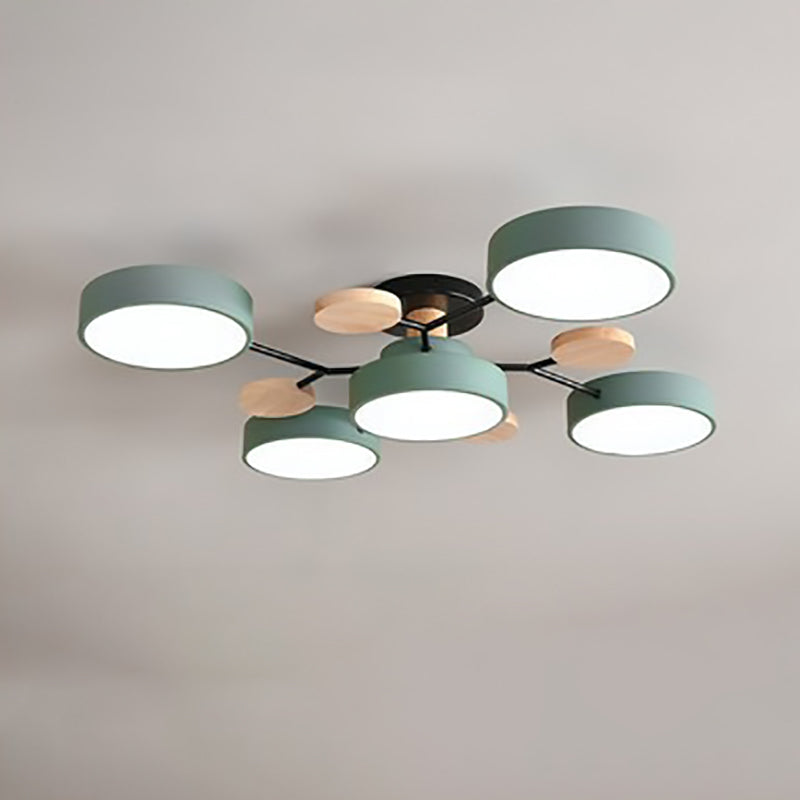 LED-Deckenleuchte im Skandi-Design mit Holzakzenten