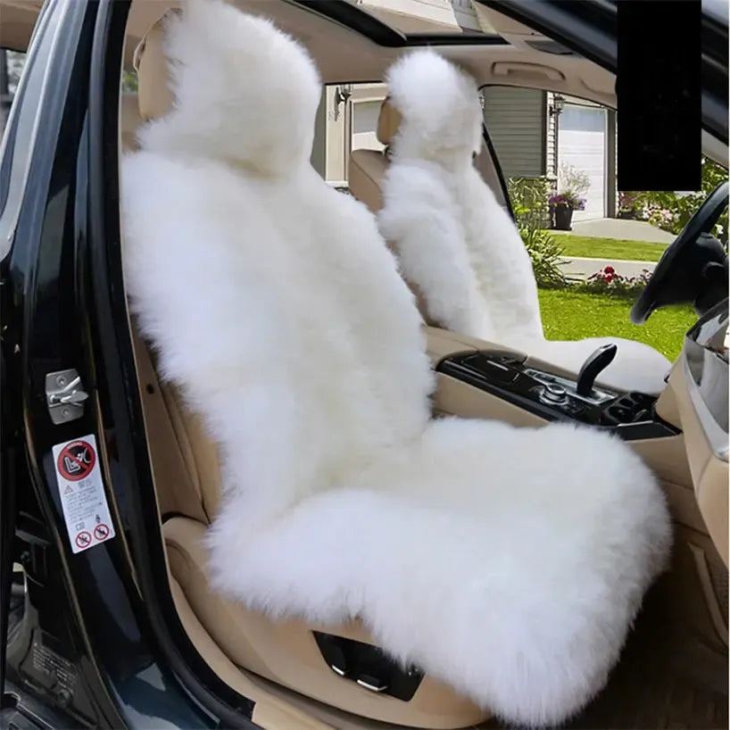 Flauschige Autositzauflage aus Kunstfell