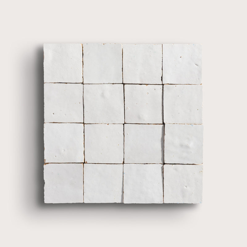 Weiße quadratische Zellige-Mosaikfliese mit strukturierter Oberfläche