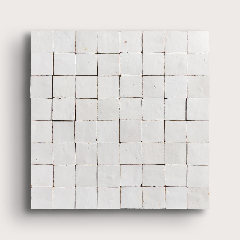 Weiße quadratische Zellige-Mosaikfliese mit strukturierter Oberfläche