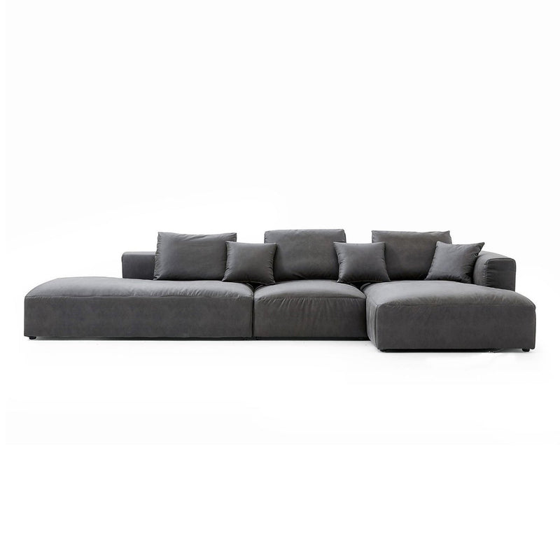 Modulares Ecksofa mit Ottomane, Rückenkissen und quadratischen Sofakissen