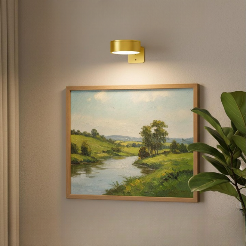 Kabellose Bilderleuchte über einem gerahmten Bild mit Fernbedienung