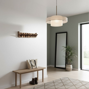 Wandgarderobe aus Holz mit mehreren klappbaren Haken in Brauntönen