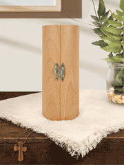 Aufklappbare religiöse Holzskulptur mit Jesusfigur und christlichen Motiven