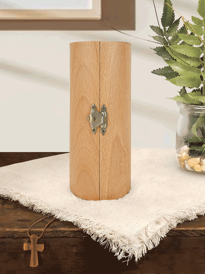 Aufklappbare religiöse Holzskulptur mit Jesusfigur und christlichen Motiven