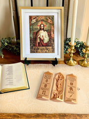 Aufklappbare religiöse Holzskulptur mit Jesusfigur und christlichen Motiven