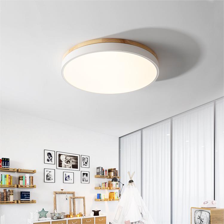 Runde LED-Deckenleuchte mit Holzrand und 3 Lichtfarben