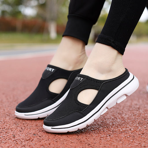 Unterstützende Slip-On-Schuhe mit seitlicher Aussparung und profilierter heller Sohle