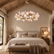 Florale Ringpendelleuchte mit Blütenzweigen und mehreren Lichtquellen