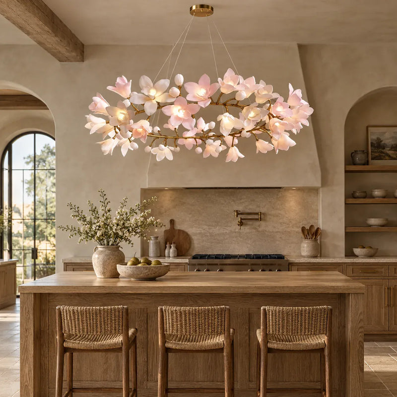Florale Ringpendelleuchte mit Blütenzweigen und mehreren Lichtquellen