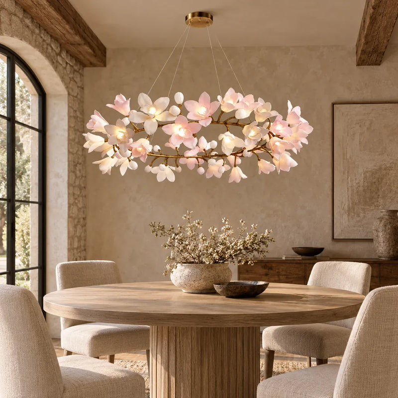 Florale Ringpendelleuchte mit Blütenzweigen und mehreren Lichtquellen