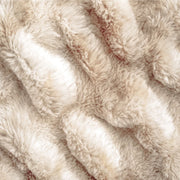 Beige Kuscheldecke mit flauschiger Oberfläche