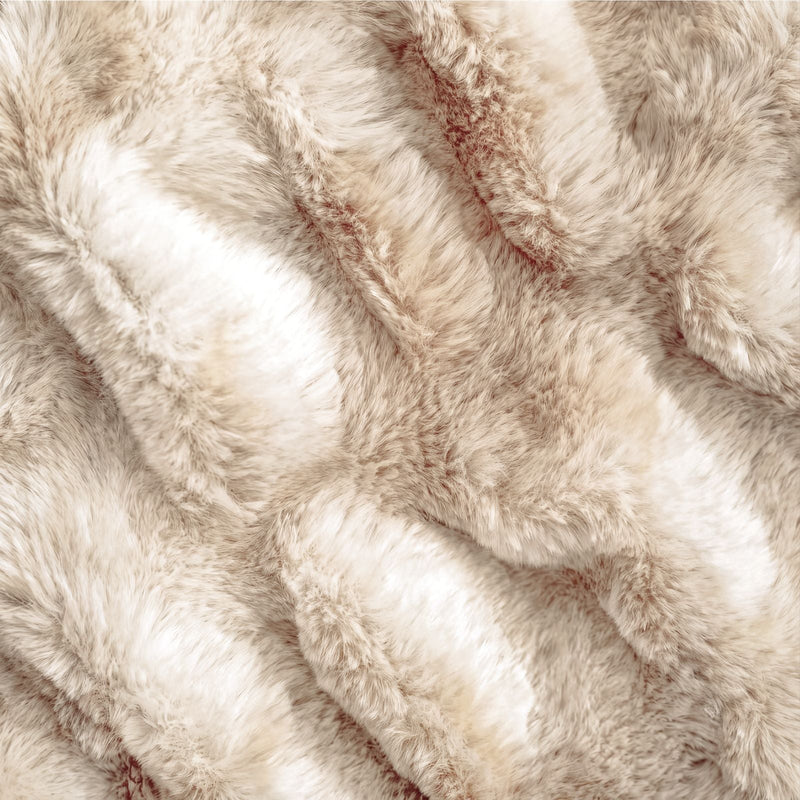 Beige Kuscheldecke mit flauschiger Oberfläche