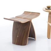 Formholz-Hocker in Schmetterlingsform mit gebogener Sitzfläche