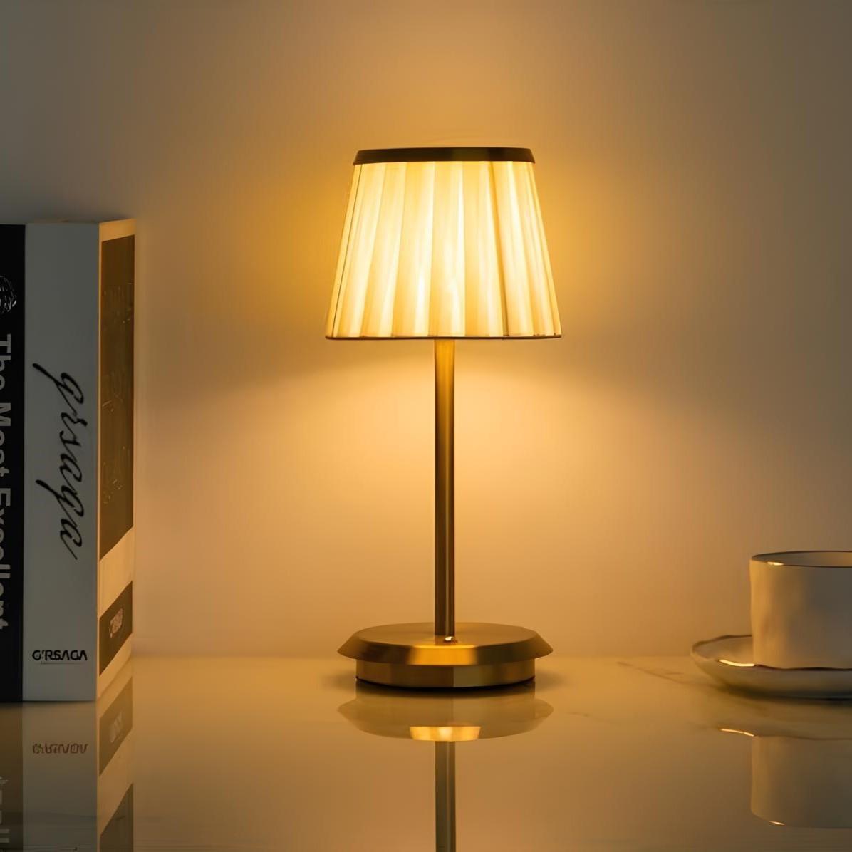 Kabellose Tischlampe mit Kristallbehang