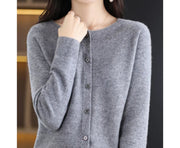 Feine Damen-Strickjacke mit Rundhalsausschnitt
