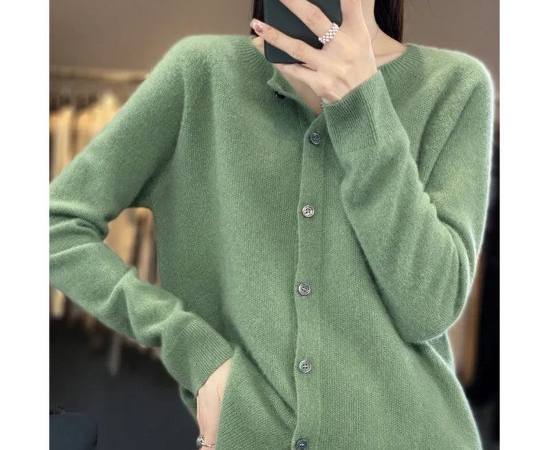 Feine Damen-Strickjacke mit Rundhalsausschnitt