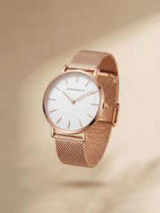 Analoge Armbanduhr mit rundem Zifferblatt und Metallgeflechtarmband