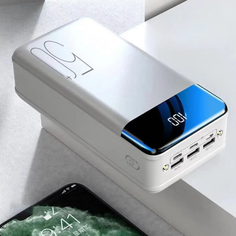 Powerbank mit Digitalanzeige und mehreren Anschlüssen für mobile Geräte