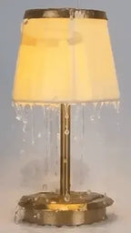 Kabellose Tischlampe mit Kristallbehang
