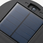 Schwarze Solarleuchte mit Mandala-Muster und dekorativer Lichtprojektion
