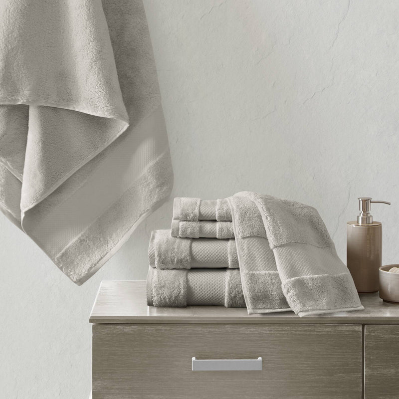 Sechsteiliges Handtuch-Set mit weicher Frottierstruktur und Bordüren