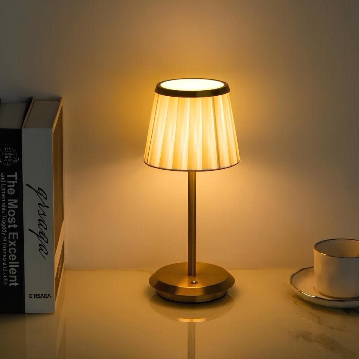 Kabellose Tischlampe mit Kristallbehang
