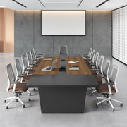 Moderner Konferenztisch mit integrierter Kabelbox und großzügiger Tischfläche