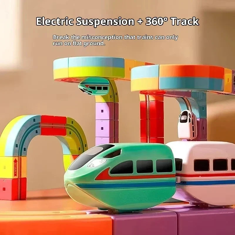 Magnetisches Kugelbahn-Bauset mit bunten Fahrbahnteilen, Zug und Verkehrsschildern