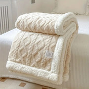 Flauschige Wendedecke mit Sherpa