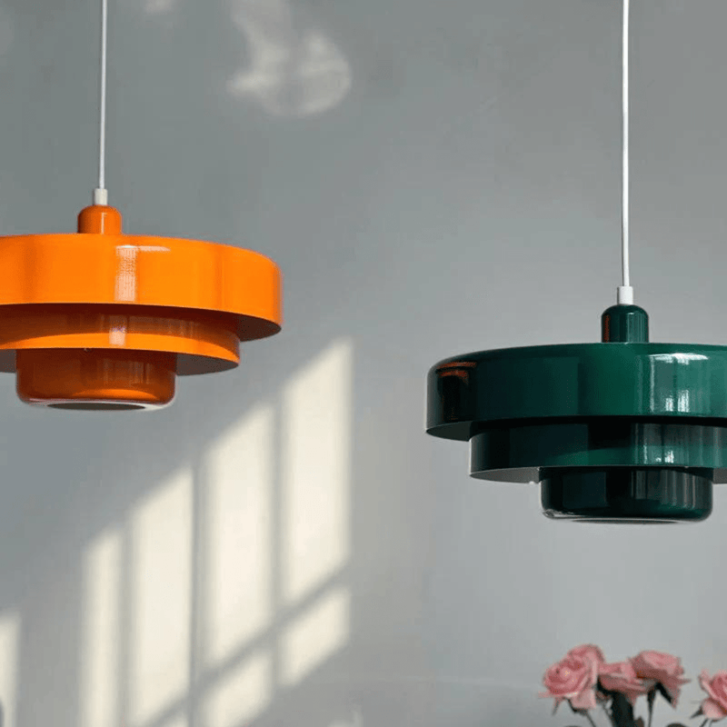 Nordische Pendelleuchte in Macaron-Farben