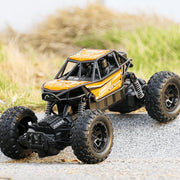 Detailliertes Geländewagen-Spielzeug mit groben Reifen und Überrollkäfig
