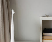 Kabellose LED-Tischlampe im minimalistischen Design