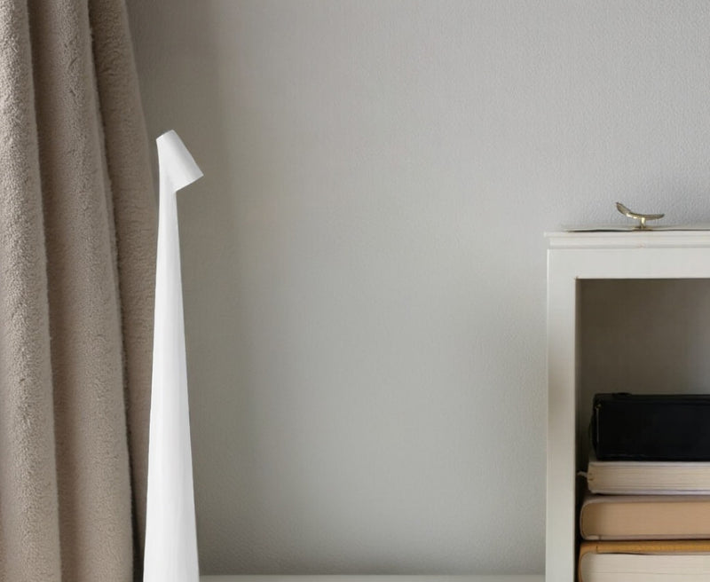 Kabellose LED-Tischlampe im minimalistischen Design