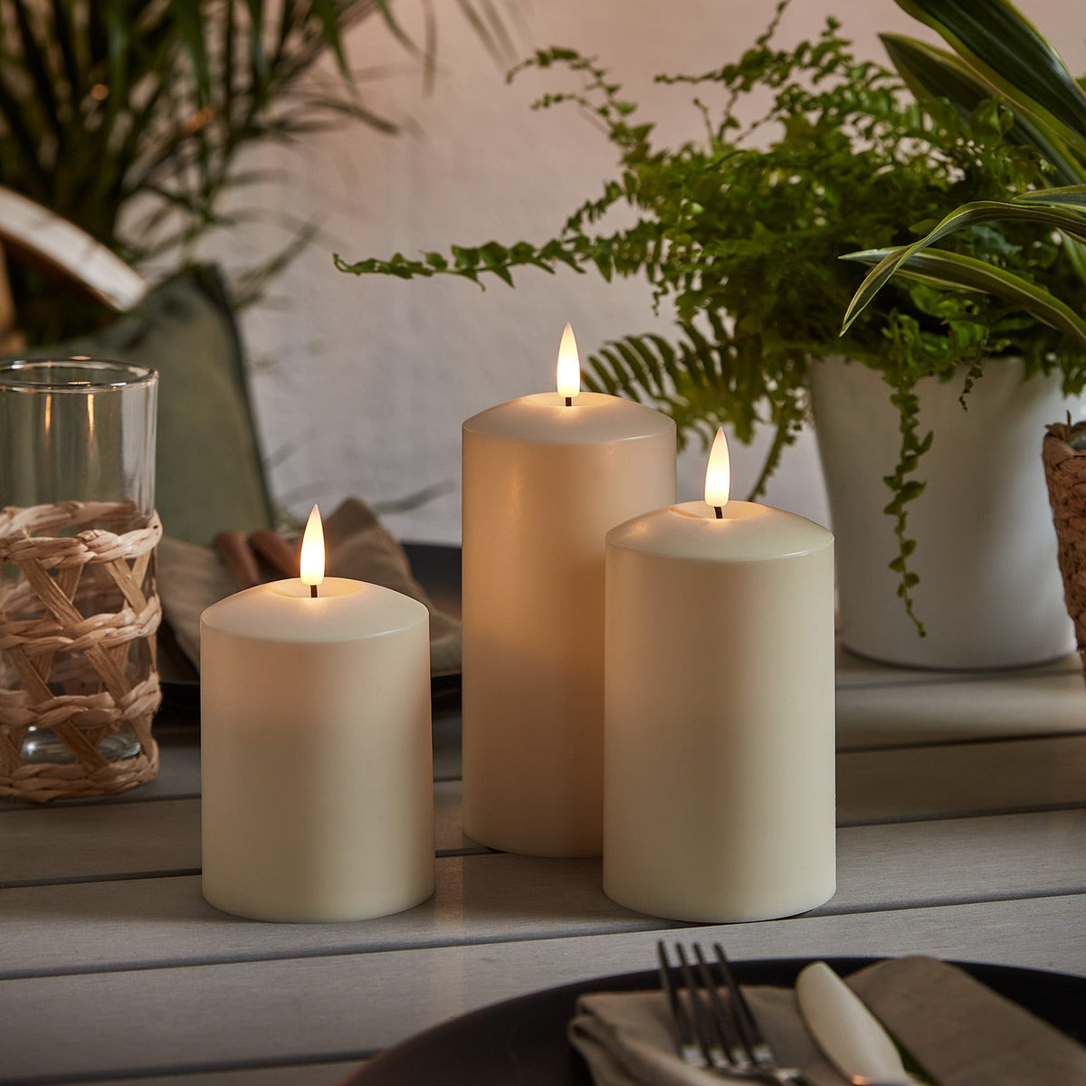 Flammenlose LED-Kerzen mit Timer im 3er-Set